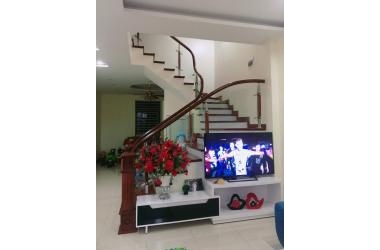 Bán gấp căn nhà đẹp, ô tô vào nhà ở Nguyễn Văn Cừ - Long Biên – Hà Nội.